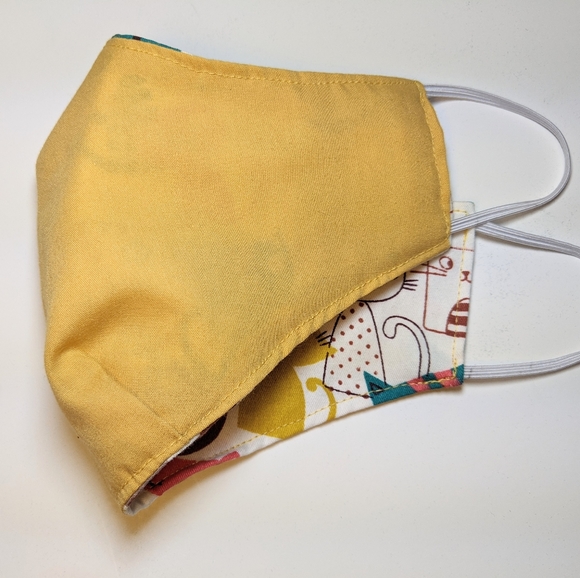 7$ 5/25$ Face mask Reversible - Picture 2 of 5